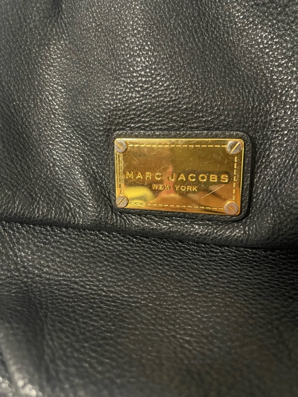 Marc Jacobs Black Leather Hobo Shoulder Bag with Gold Plaque - Picture 2 of 7